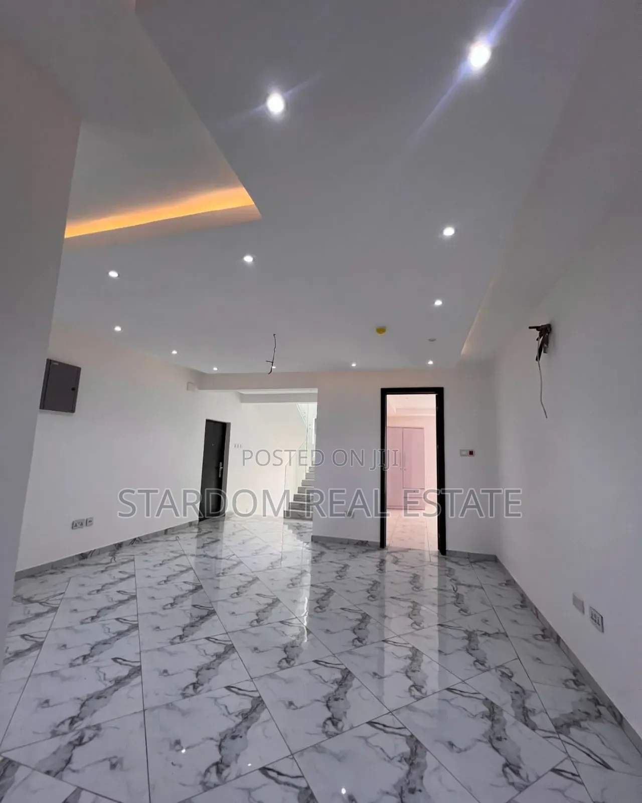 4bdrm Duplex in Adjiriganor for sale