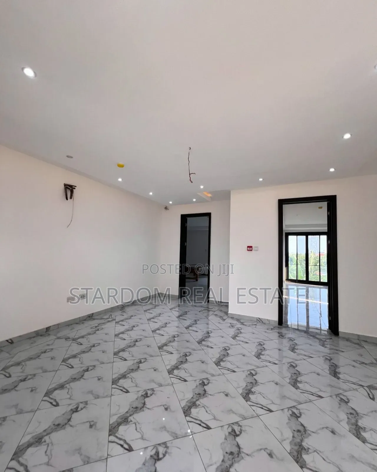 4bdrm Duplex in Adjiriganor for sale