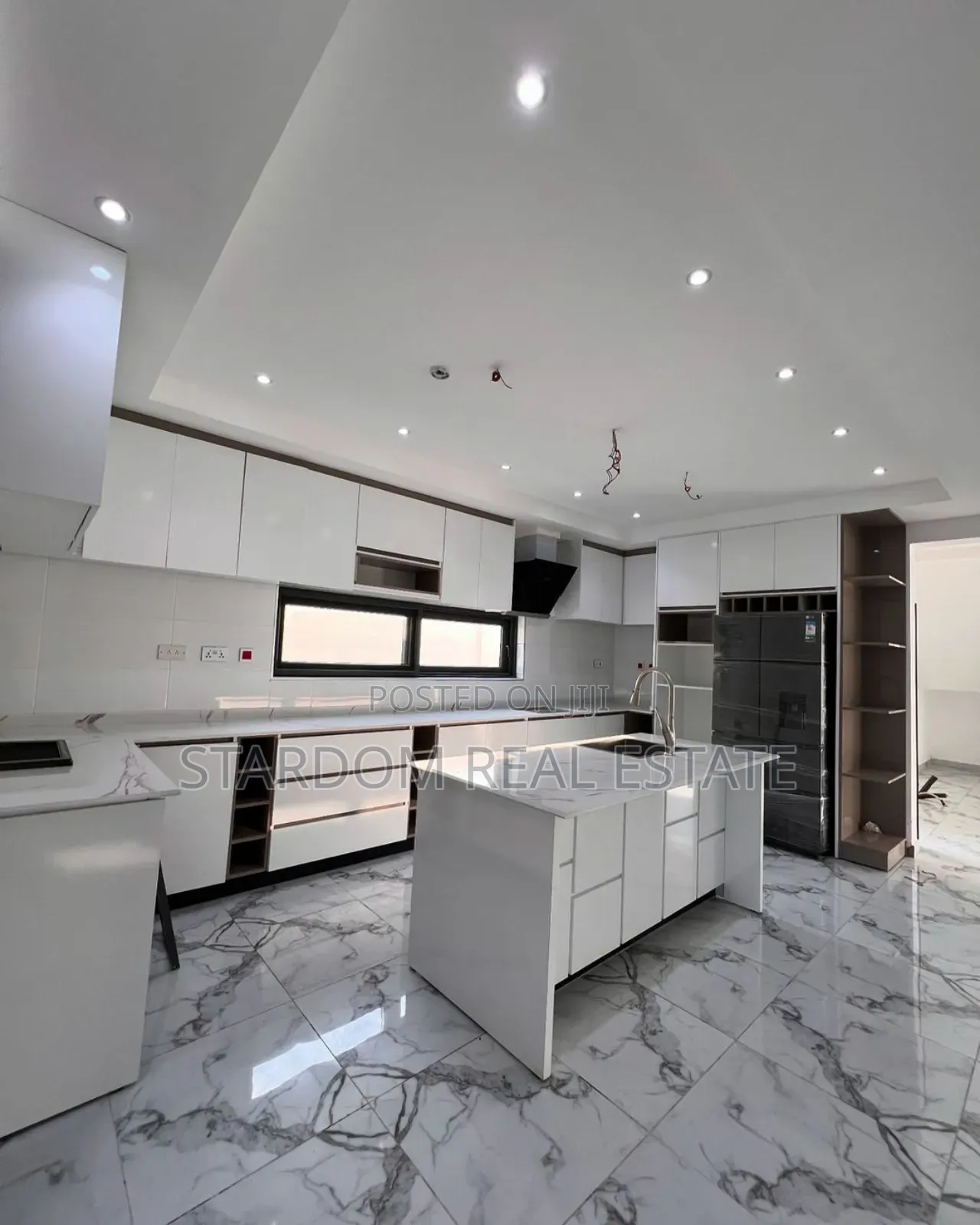 4bdrm Duplex in Adjiriganor for sale