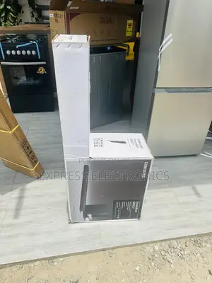 Brand New Black Q59CT Soundbar With Woofer Samsung. ᄅᄅ
