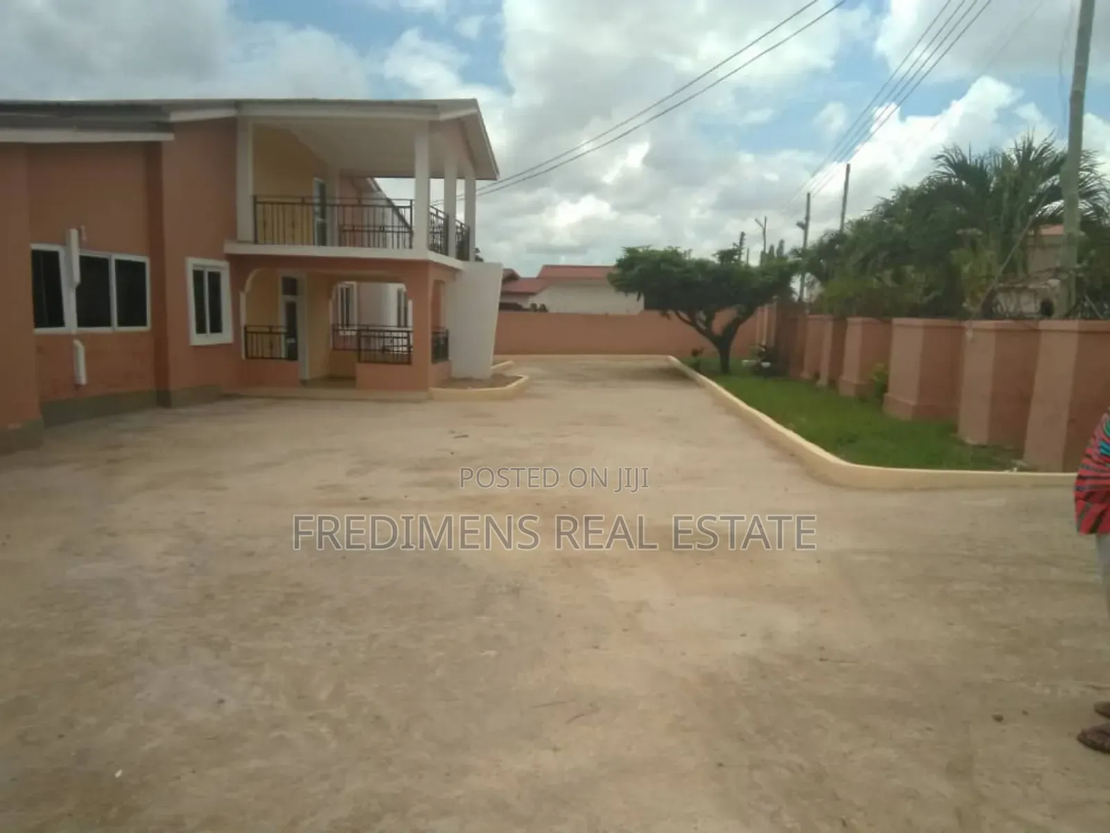8bdrm House in Fredimens Real, Kumasi Metropolitan for sale