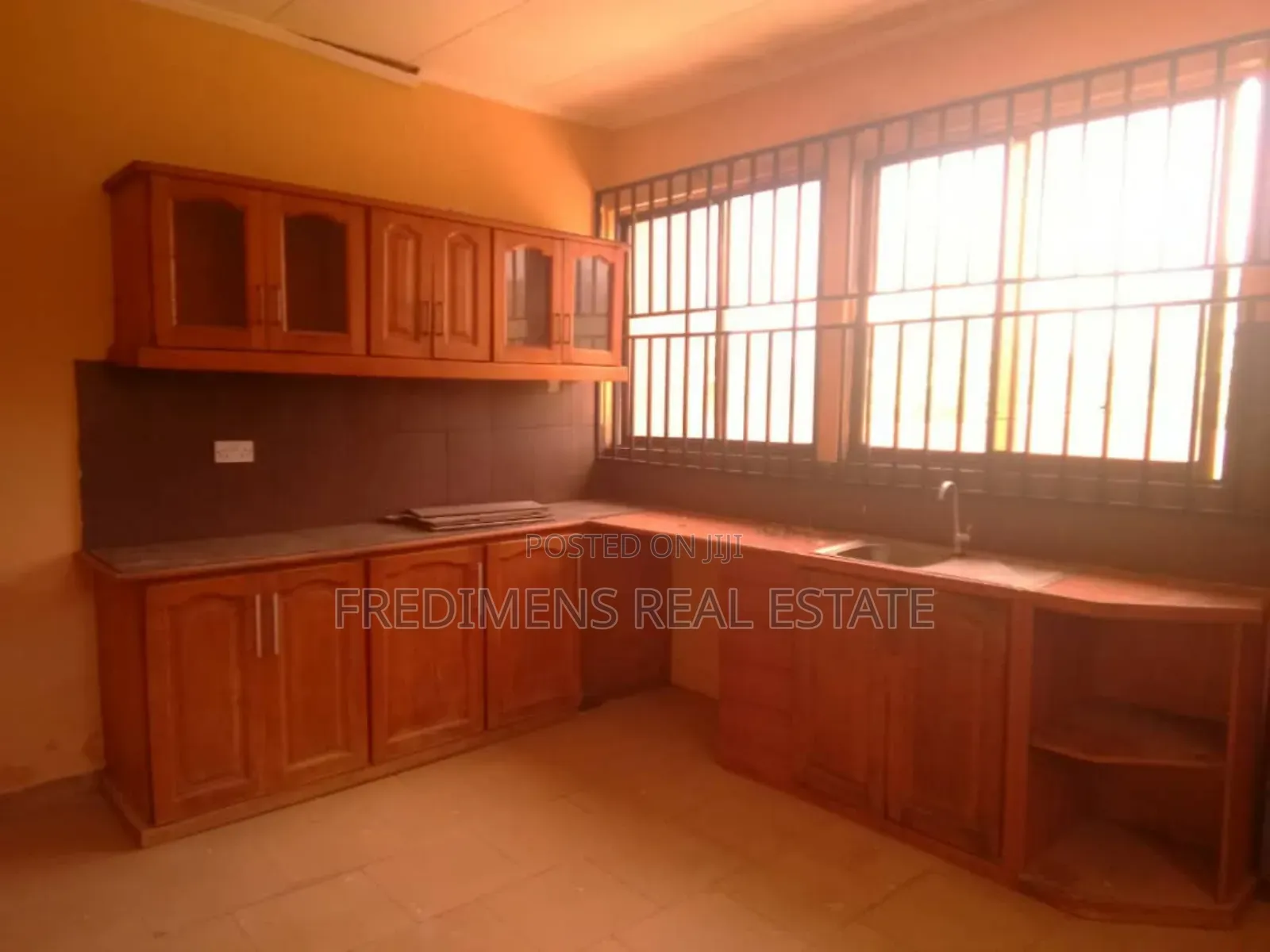 8bdrm House in Fredimens Real, Kumasi Metropolitan for sale