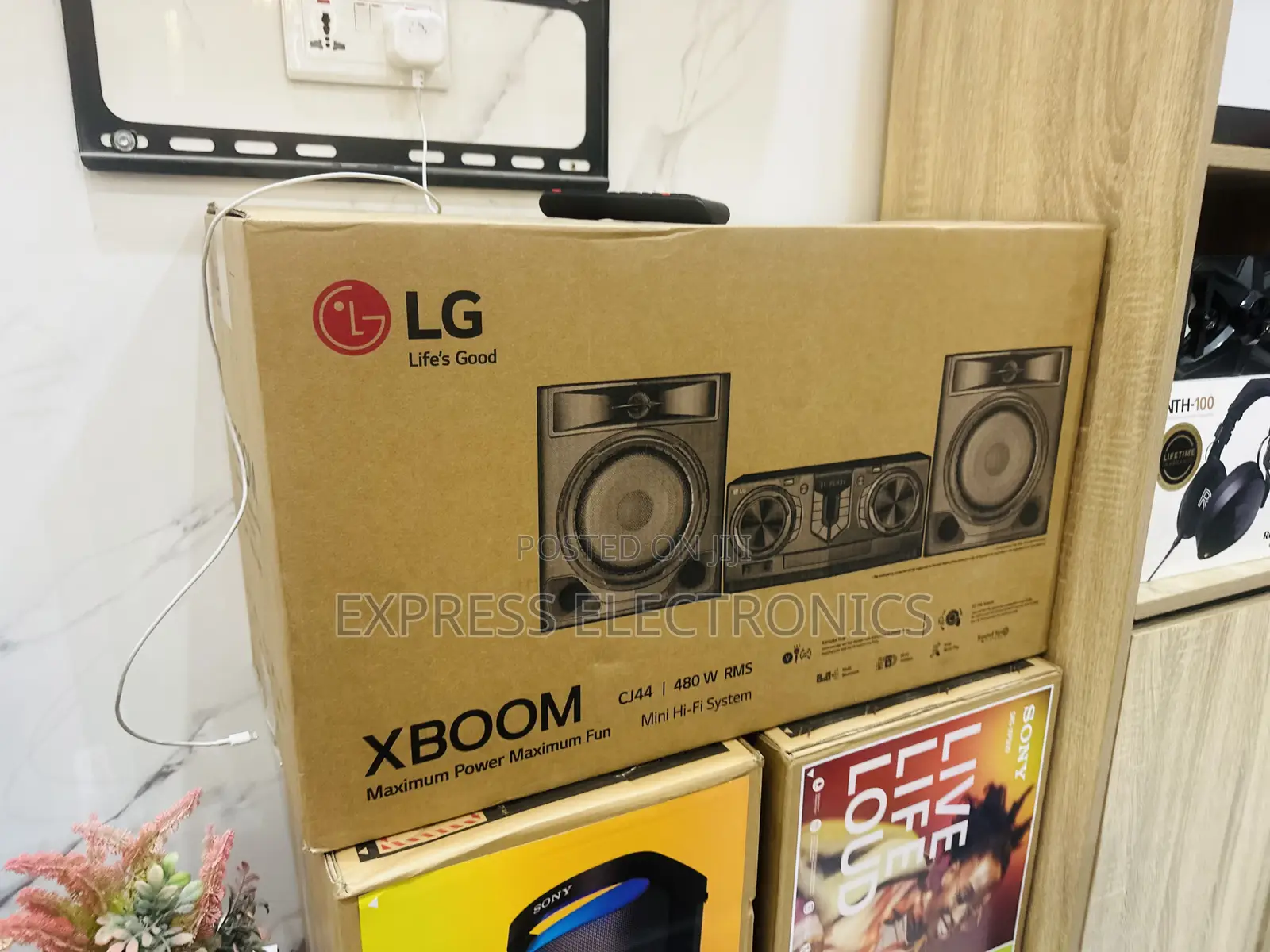 Very Cool Sleek Speaker LG CJ44 Bluetooth
