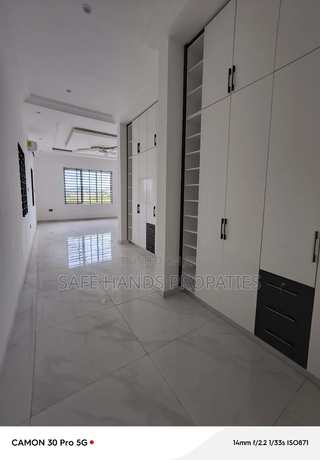 5bdrm House in Lakeside, Accra Metropolitan for sale