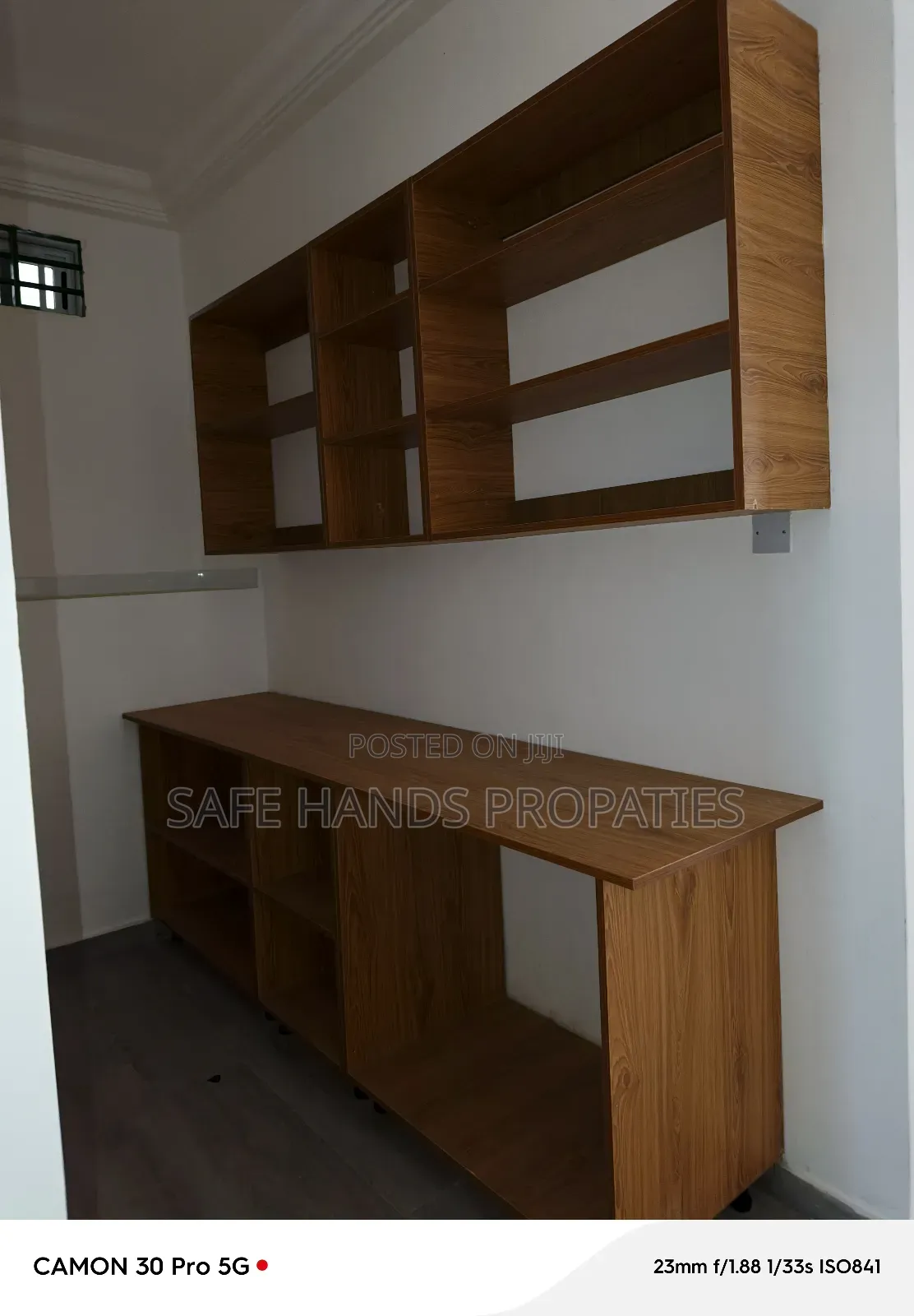 5bdrm House in Lakeside, Accra Metropolitan for sale
