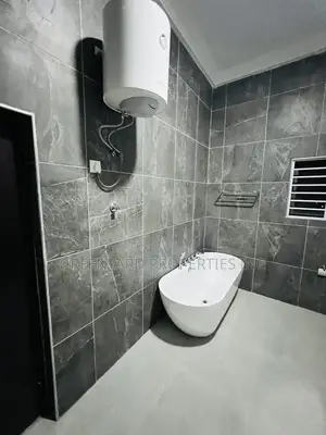 5bdrm Mansion in Mile 7, Achimota for sale