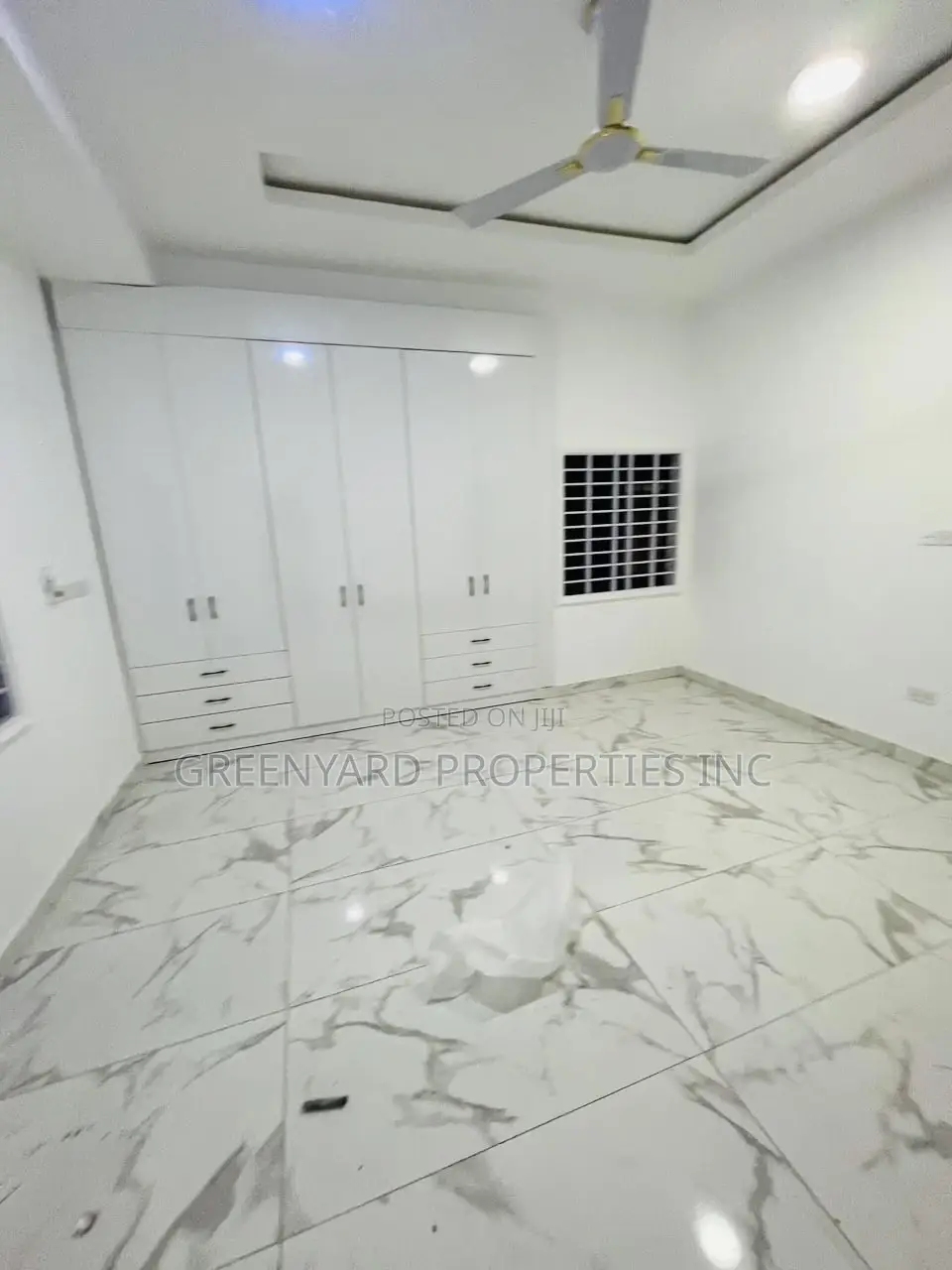 5bdrm Mansion in Mile 7, Achimota for sale