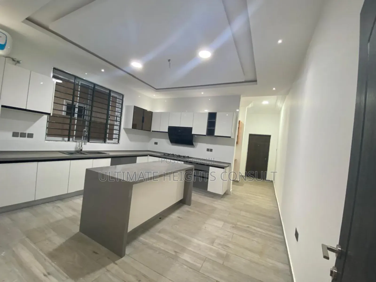 4bdrm House in Lakeside Estates for sale