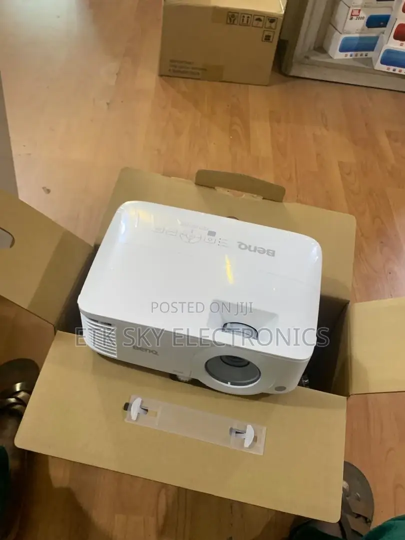 Advertising New Benq MS550 3600lumens Digital Projector