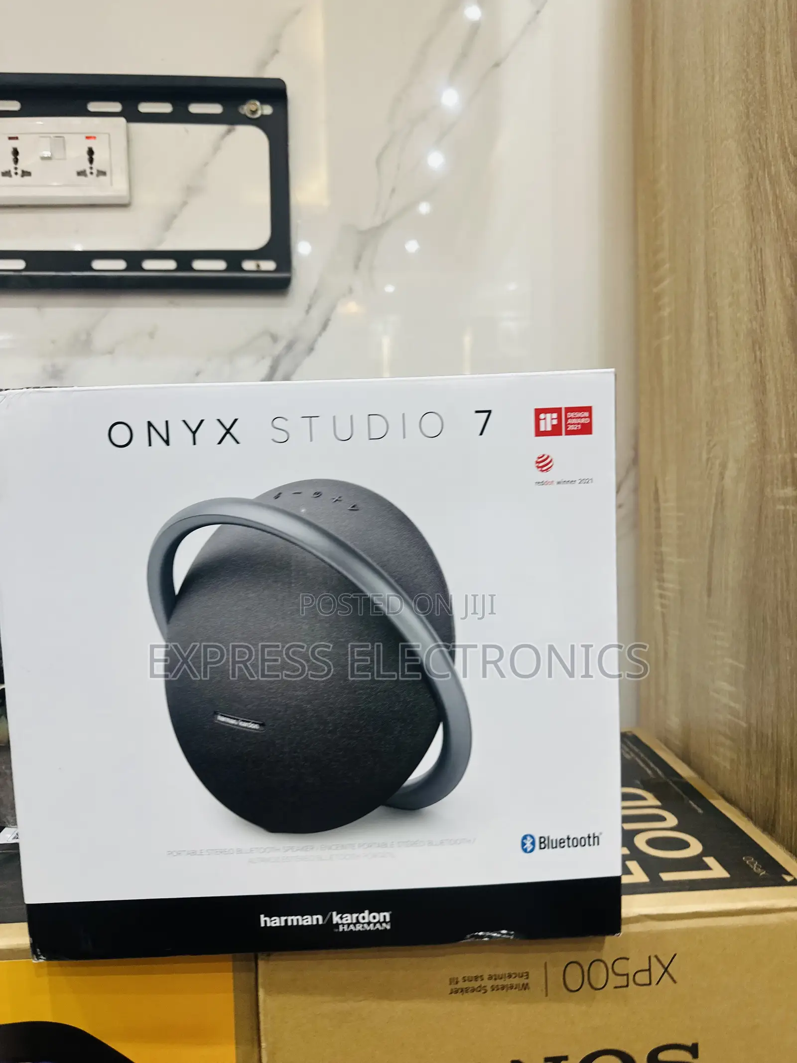 Onyx —7 Studio — Bluetooth