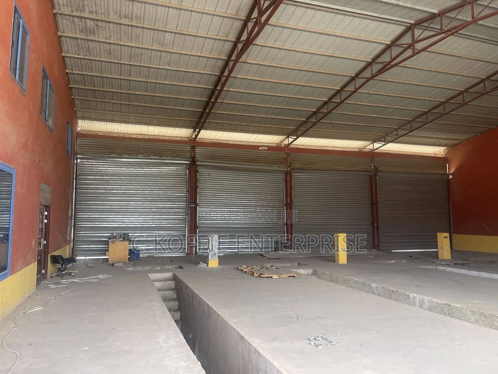 700 SQM Warehouse at Spintex