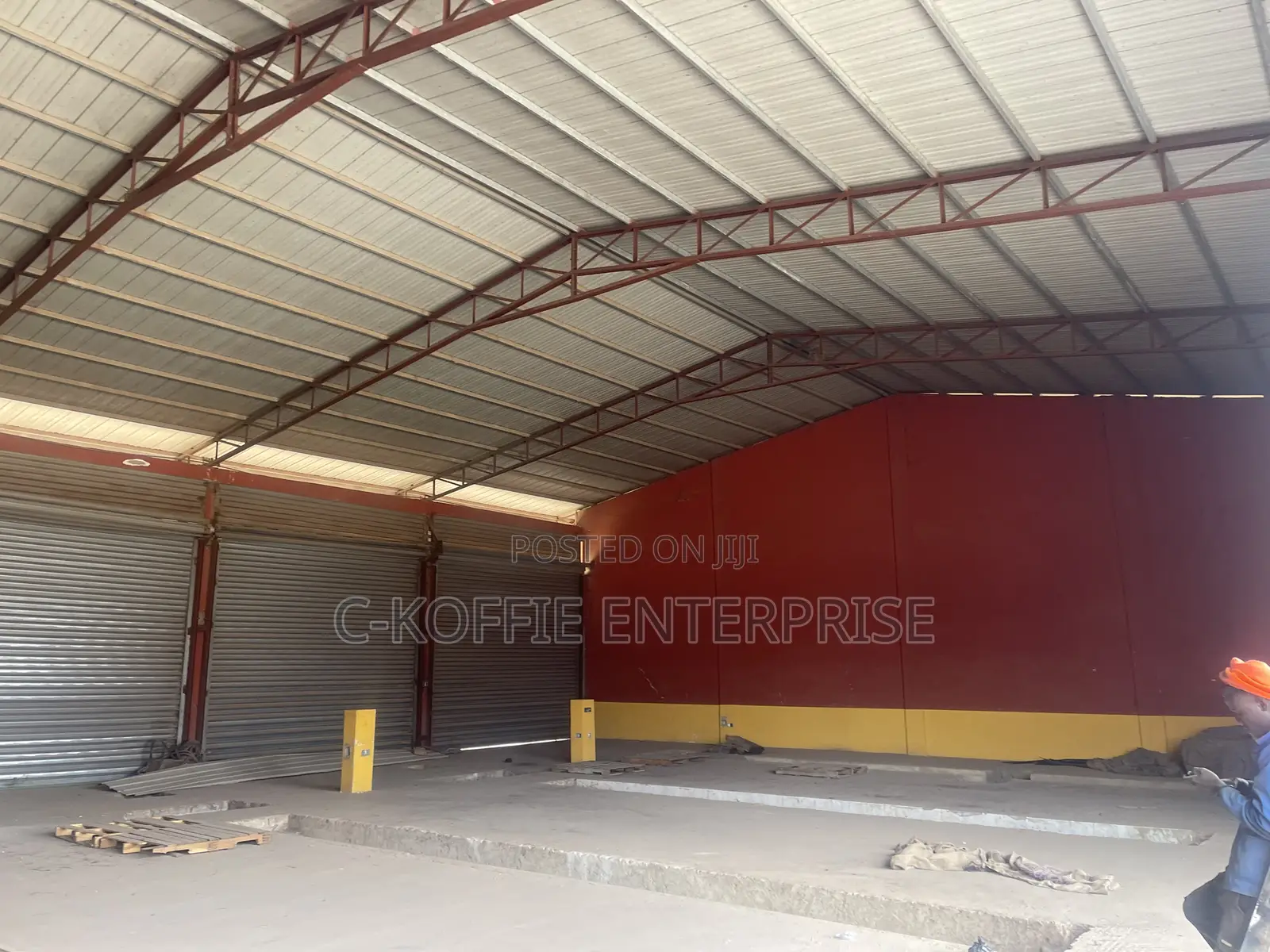 700 SQM Warehouse at Spintex