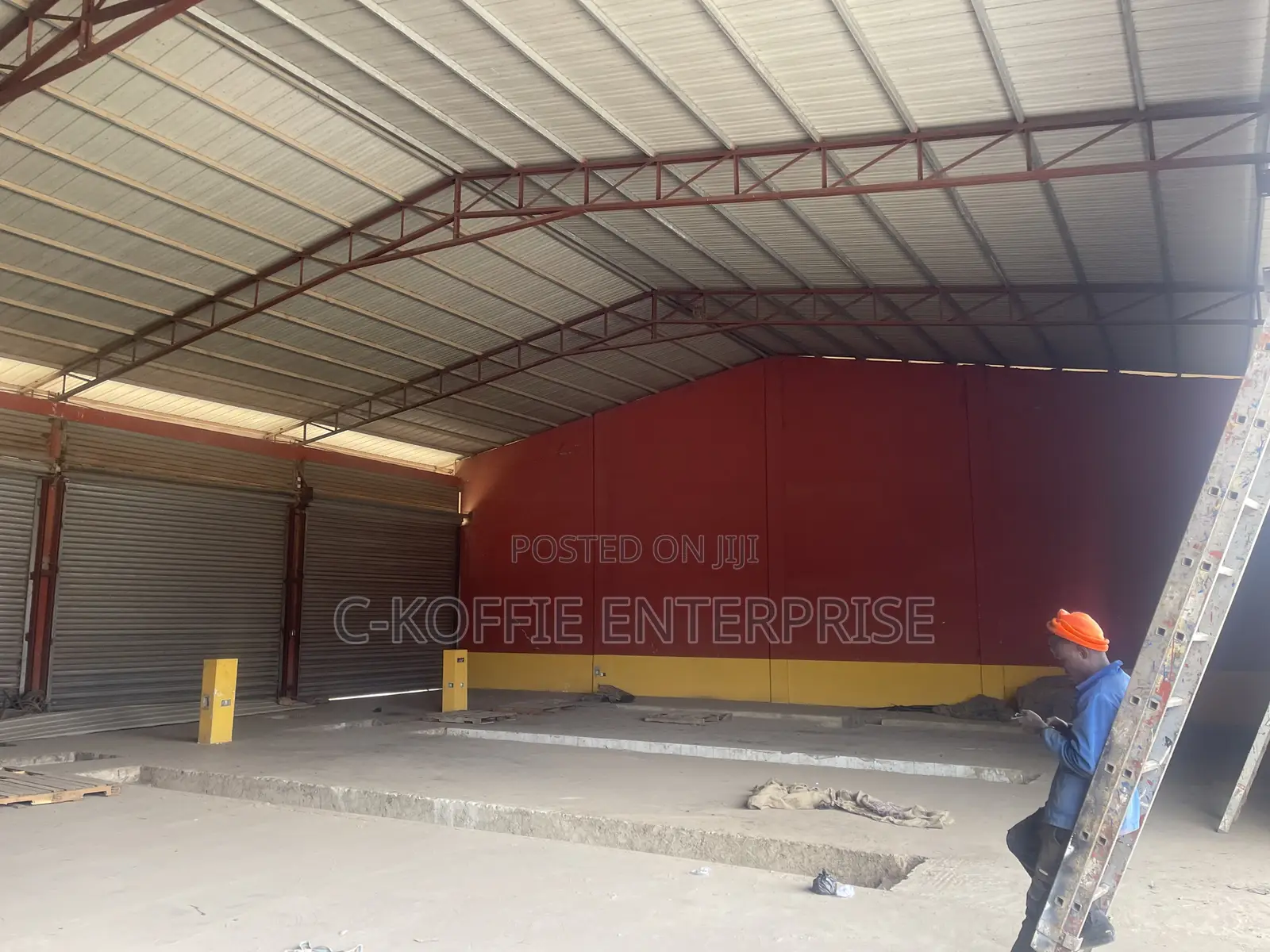 700 SQM Warehouse at Spintex