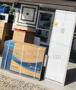 Midea Standing Floor 3.0 Horsepower White AC