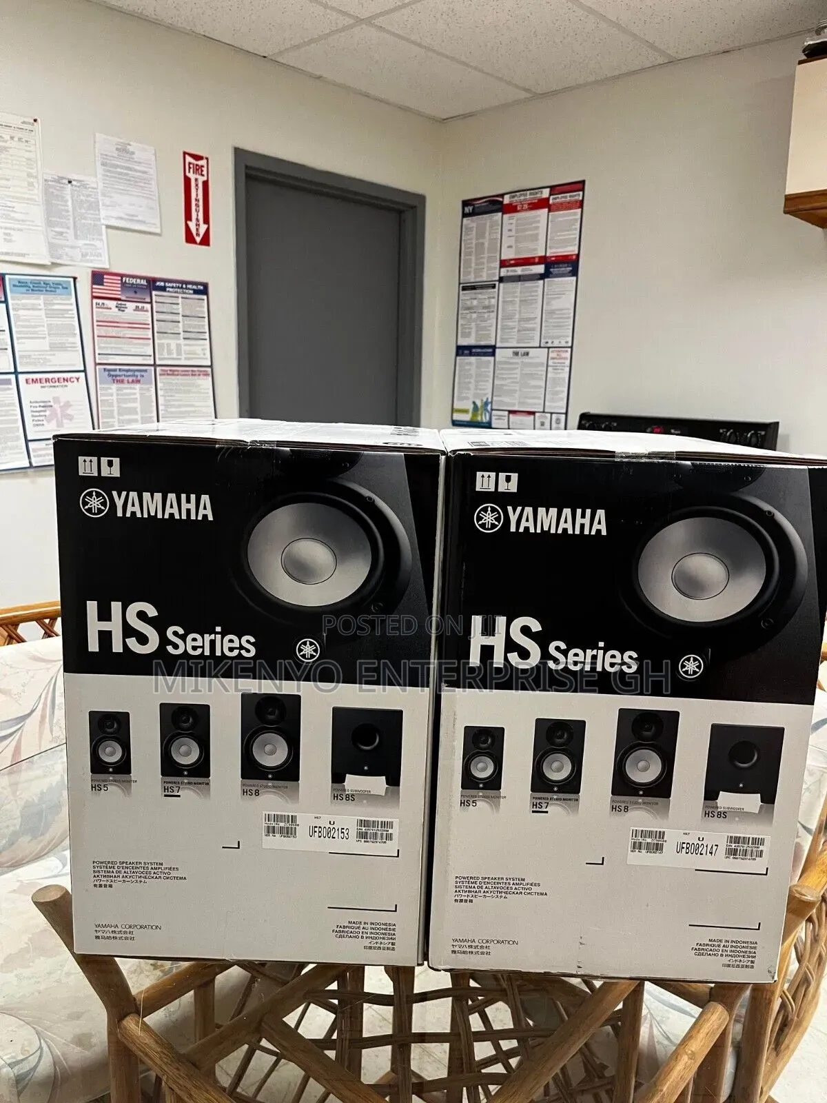 Yamaha HS7 Monitors Stands Amd Audio Cable Package