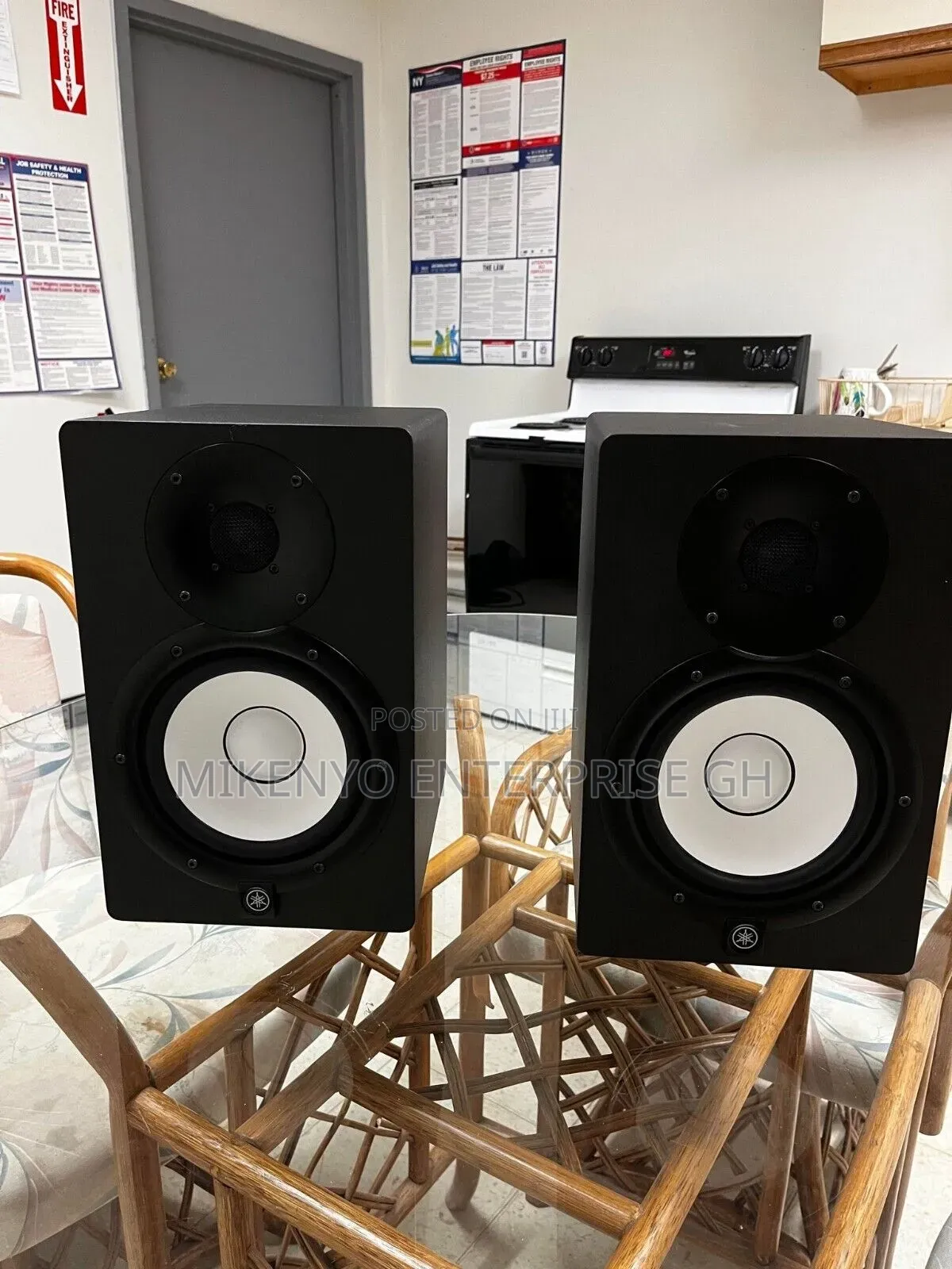 Yamaha HS7 Monitors Stands Amd Audio Cable Package