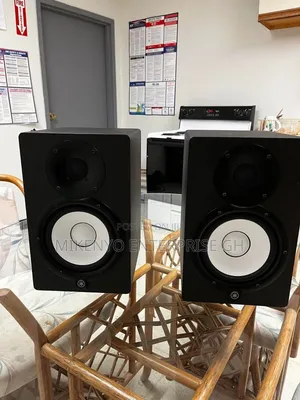 Yamaha HS7 Monitors Stands Amd Audio Cable Package