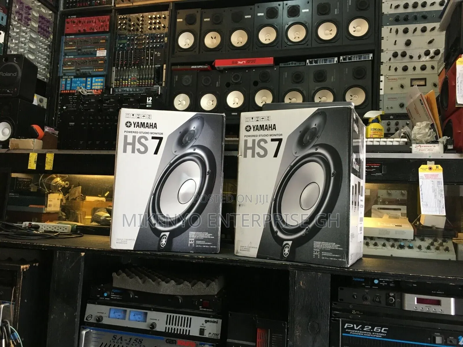 Yamaha HS7 Monitors Stands Amd Audio Cable Package