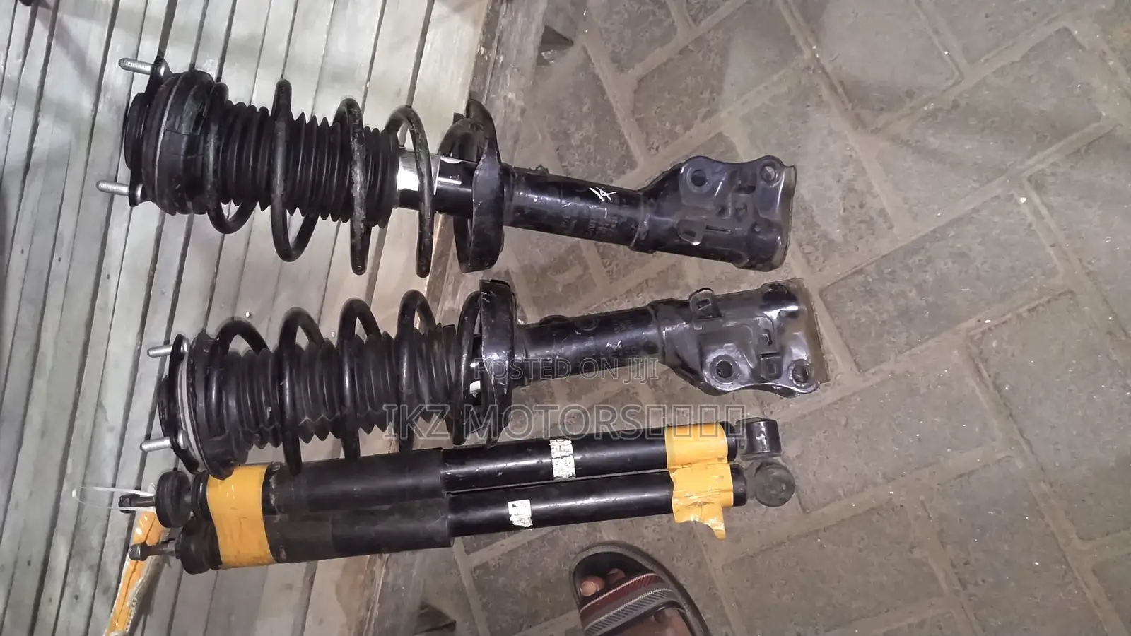 Honda Civic 08-15 Front Shocks
