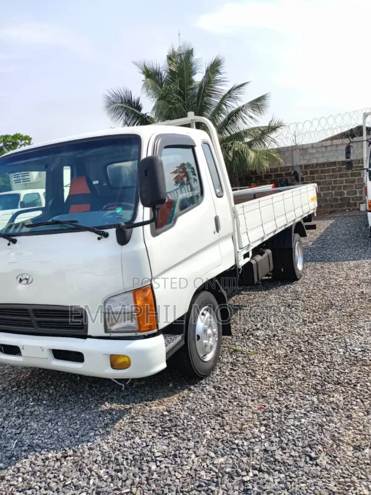 Hyundai Mighty 2. Manual Engine. No Fault. New Arrivals.