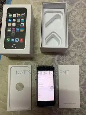 New Apple iPhone 5s 16 GB Black