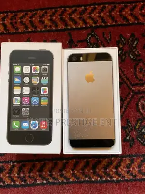 New Apple iPhone 5s 16 GB Black