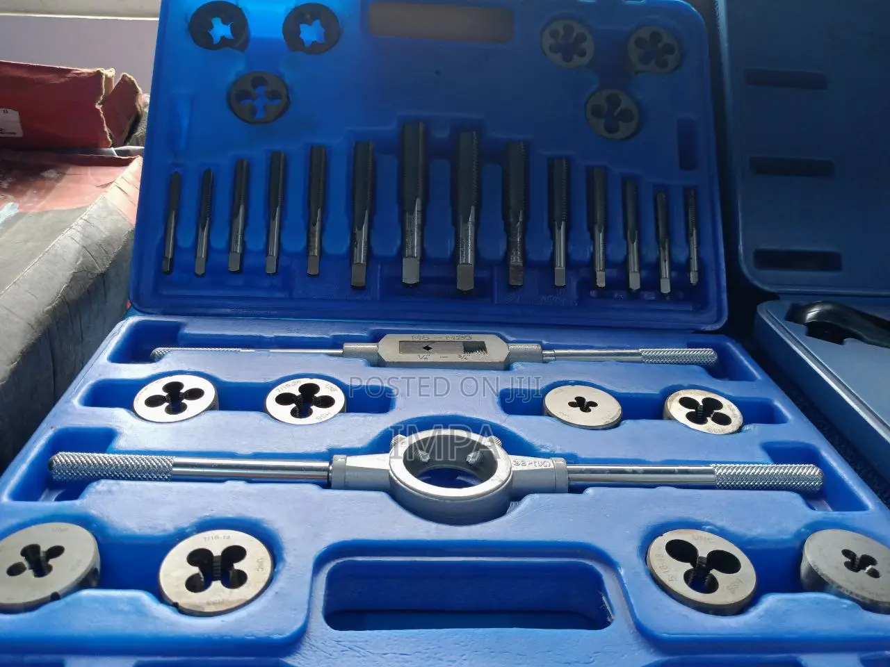 WESTWARD Tap And Die Set: 30 Pieces, 1/4"-20 Min. Tap Thread