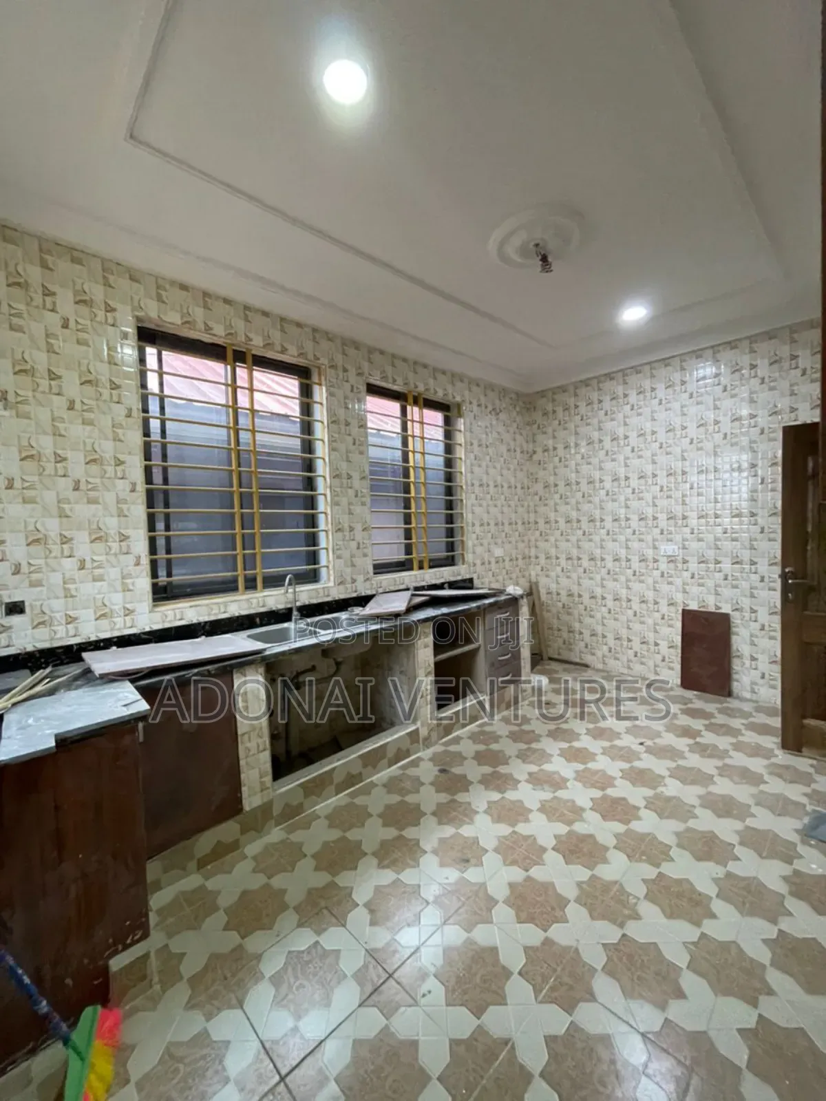 4bdrm House in Ahodwo, Kumasi Metropolitan for sale