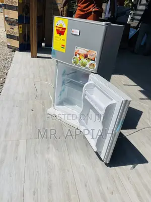 Energy Sufficient Galaxy Single Door Table Top Fridge.