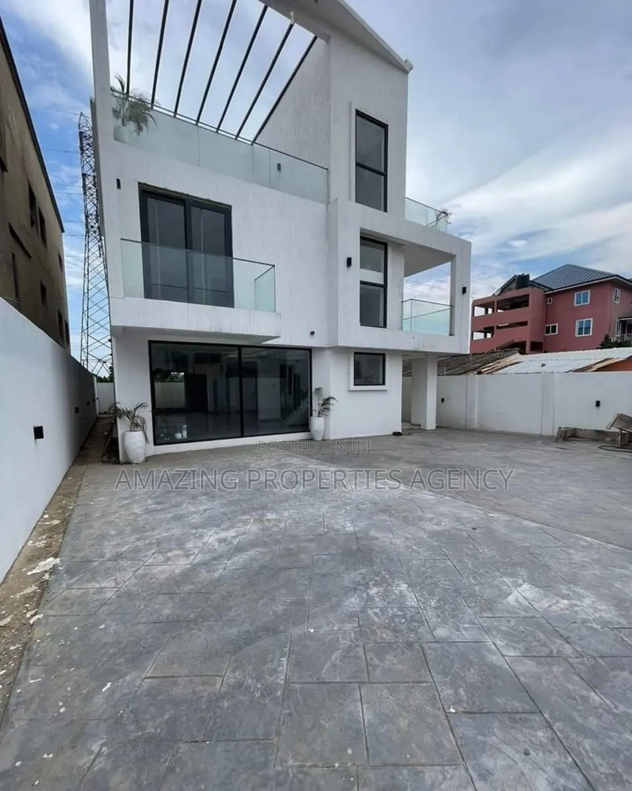 4bdrm House in Adjiriganor for sale