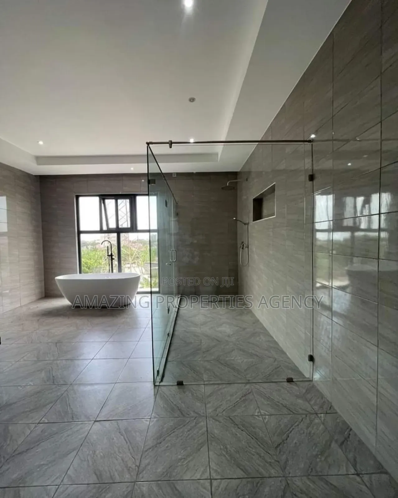 4bdrm House in Adjiriganor for sale