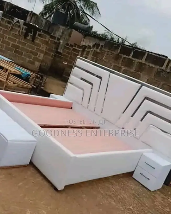 Design Queen Bed ,Drawer Ottoman