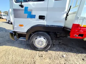 Hyundai Mega