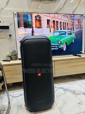 Dynamic Sleek New Bluetooth Speaker JBL Partybox 710