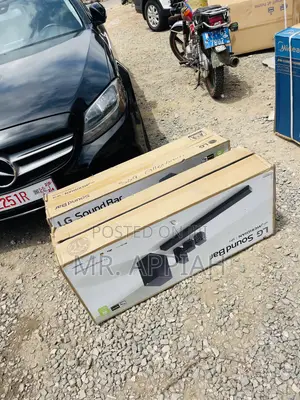 LG SP7R 7.1ch Audio Sound Bar With Rear Speaker Kit(Black).