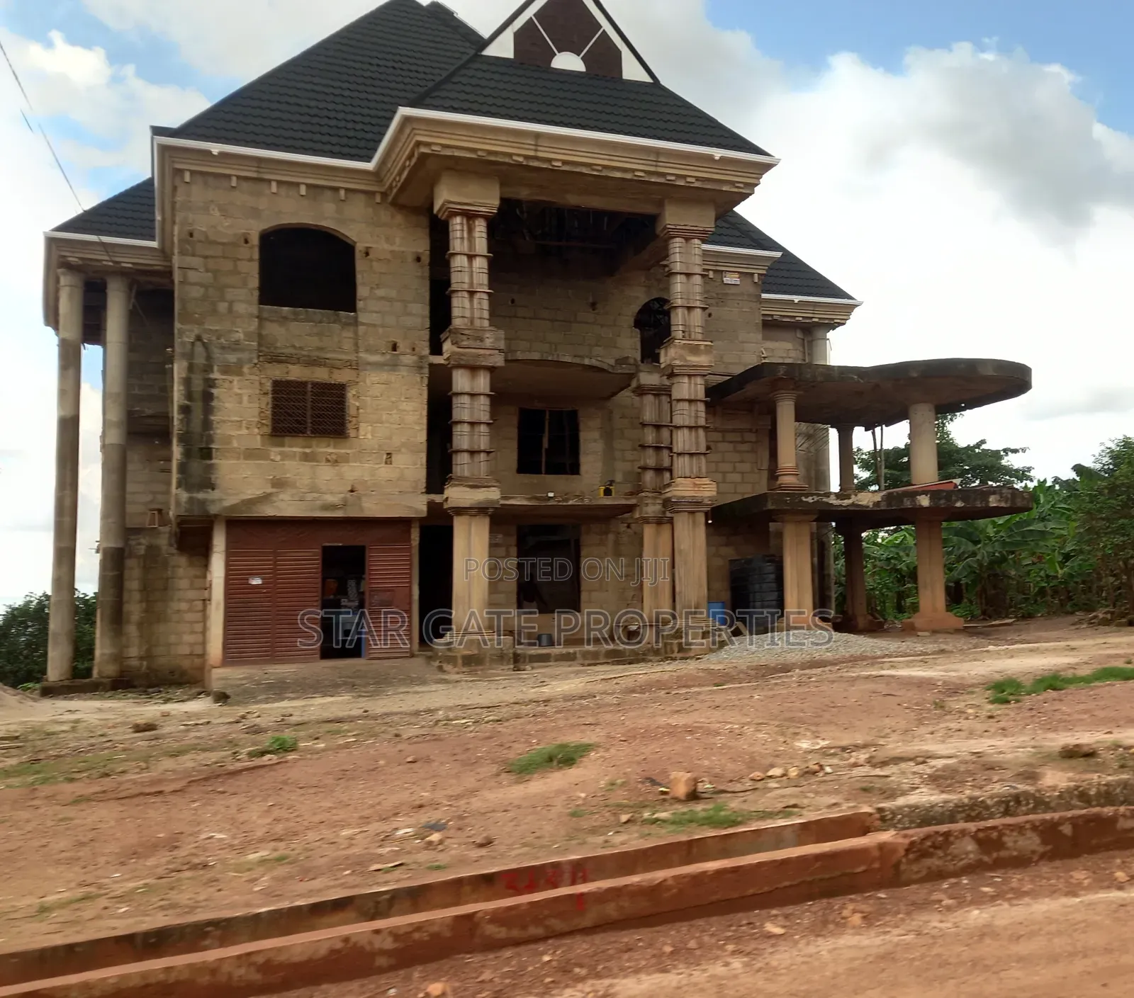 15bdrm House in Bosore Saaman, Near, Kumasi Metropolitan for sale