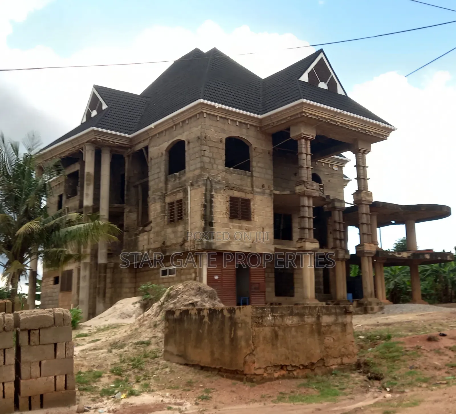 15bdrm House in Bosore Saaman, Near, Kumasi Metropolitan for sale