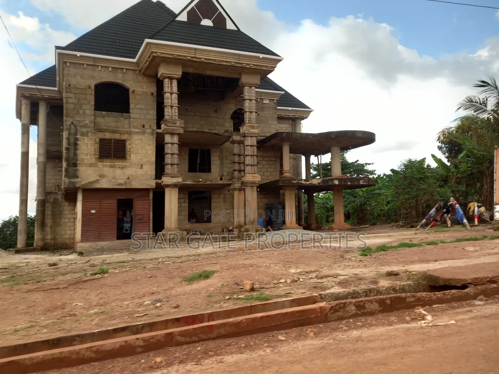 15bdrm House in Bosore Saaman, Near, Kumasi Metropolitan for sale