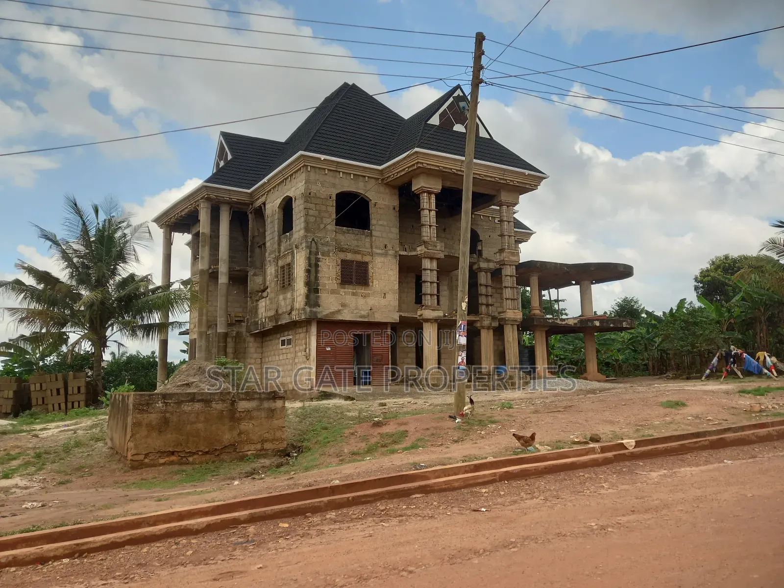 15bdrm House in Bosore Saaman, Near, Kumasi Metropolitan for sale