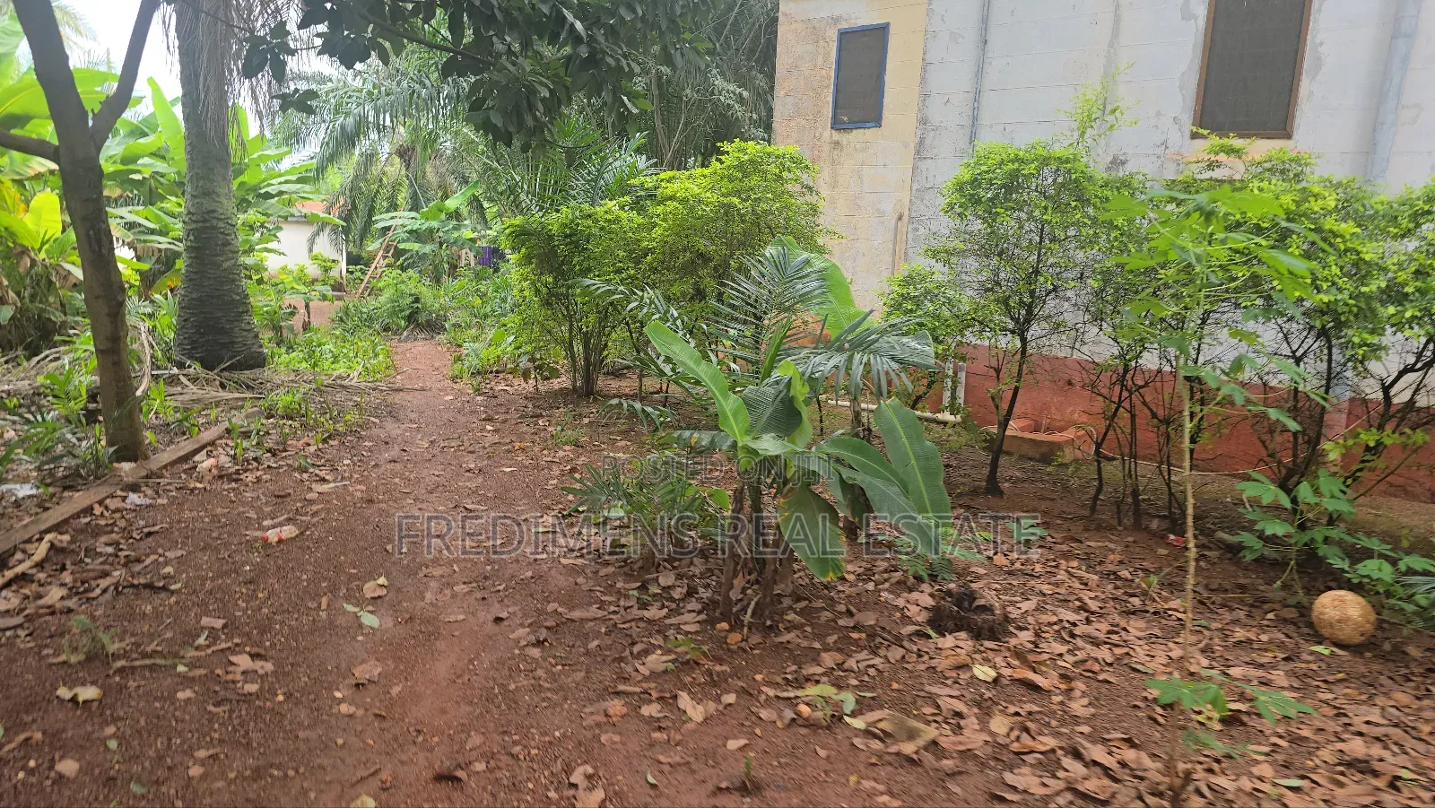 5bdrm House in Fredimens Real, Kumasi Metropolitan for sale