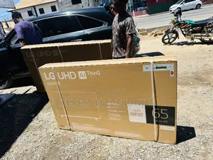 Built in Streaming UHD Smart Lg 65”UR73