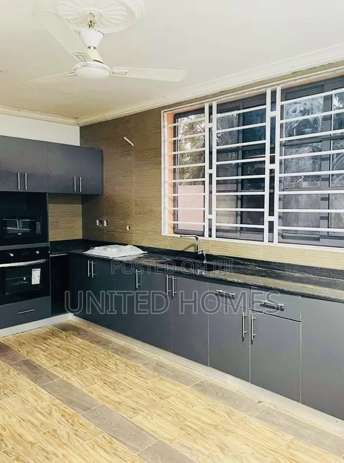 5bdrm House in Oyarifa for sale