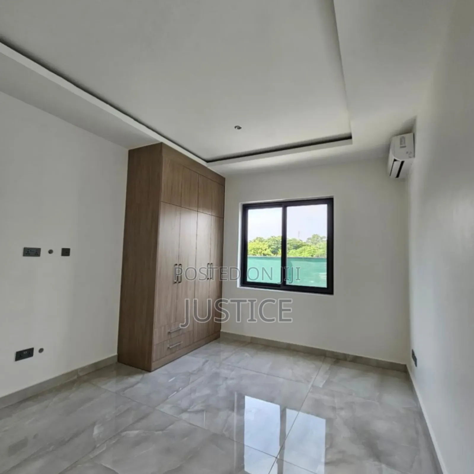 4bdrm Townhouse/Terrace in Cantonments for sale