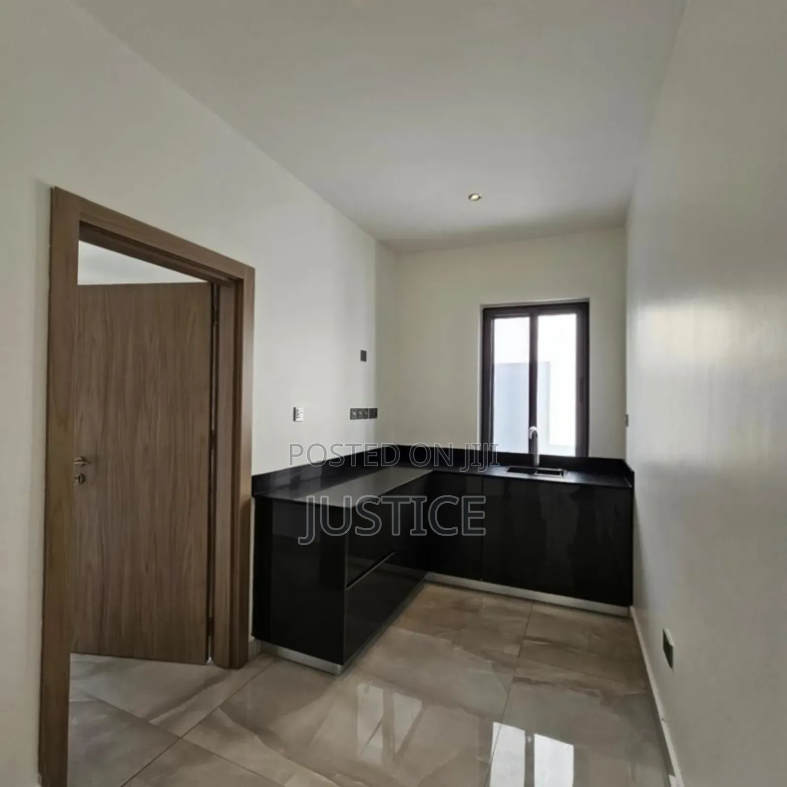 4bdrm Townhouse/Terrace in Cantonments for sale
