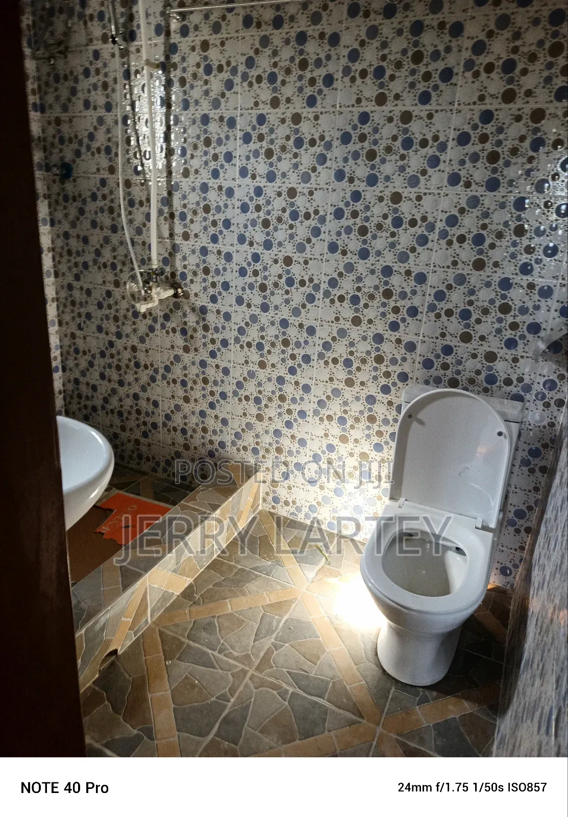 3bdrm Apartment in Dansoman Snitt Down for rent