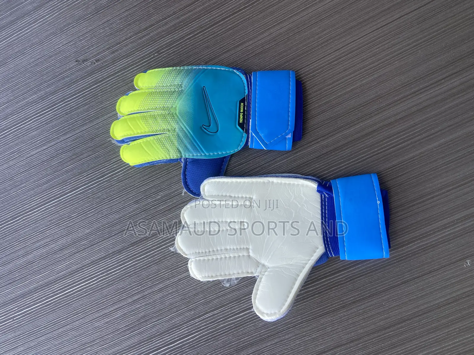Original Kids Goalkeeper Gloves Available at Cool Price