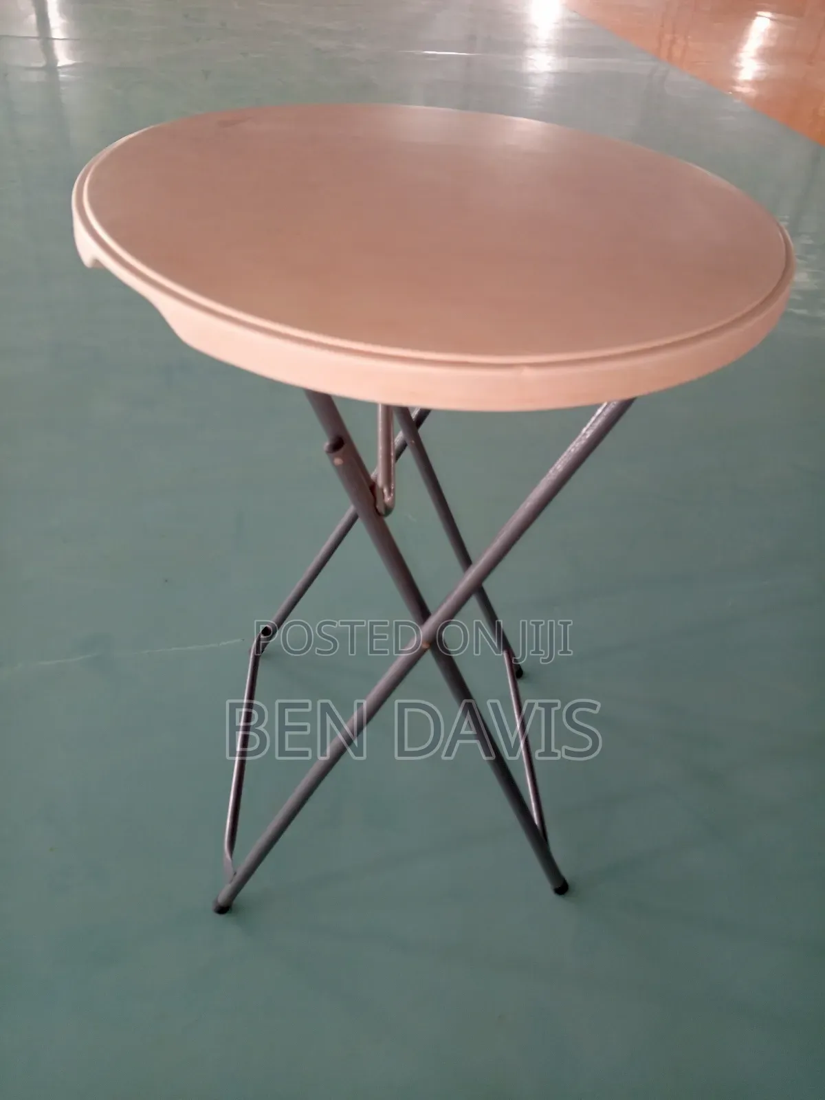 Cocktail TABLE