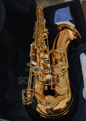 Yamaha Tenor Saxophone (Gold)