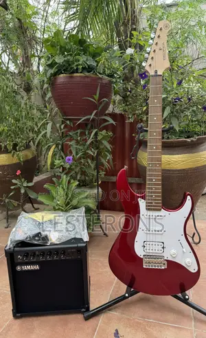 Yamaha Pacifica Pac-012 Guitar