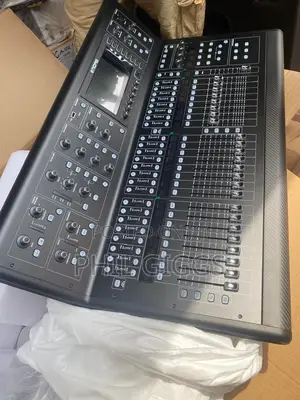 Midas M32 Digital Mixer